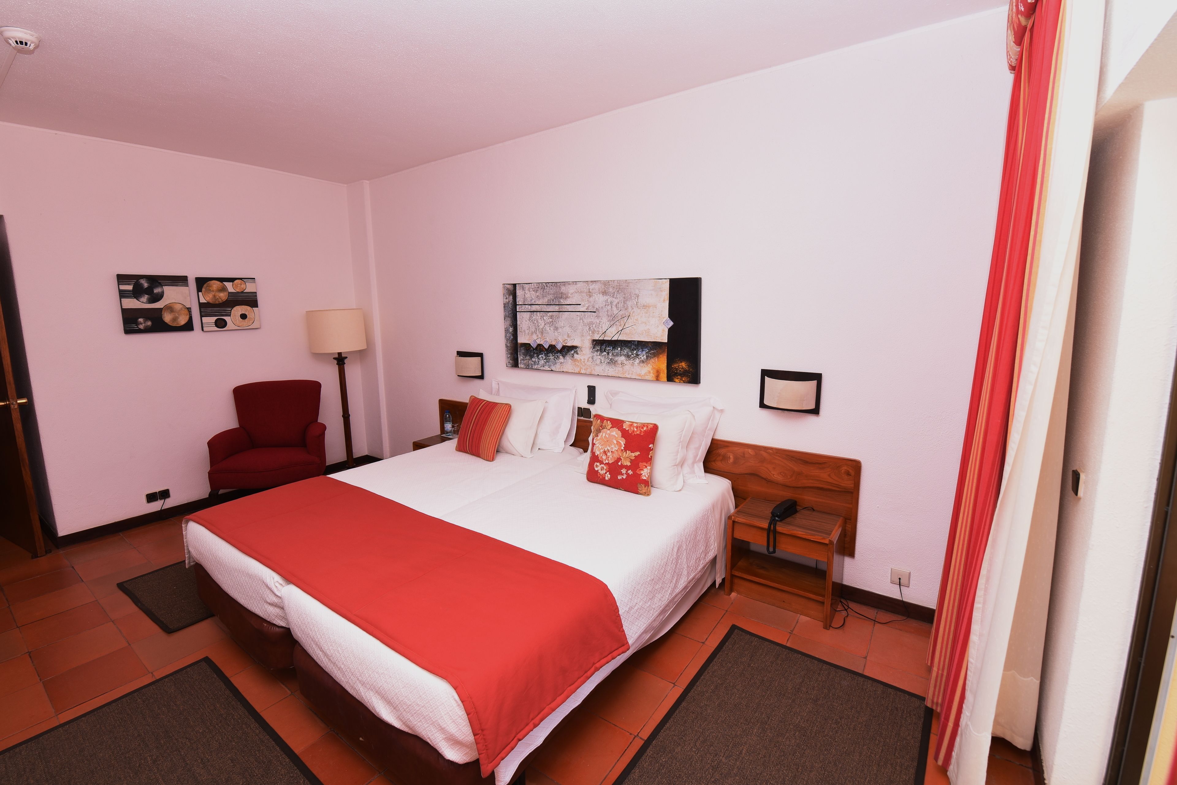 minibar, in-room safe, individually decorated, individually furnished