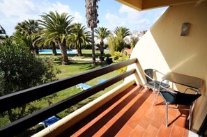Outdoor dining - Praia da Lota Resort - Hotel (Vila Real Santo Antonio)