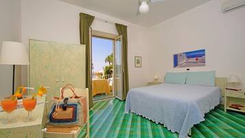 In-room safe, blackout curtains, free WiFi