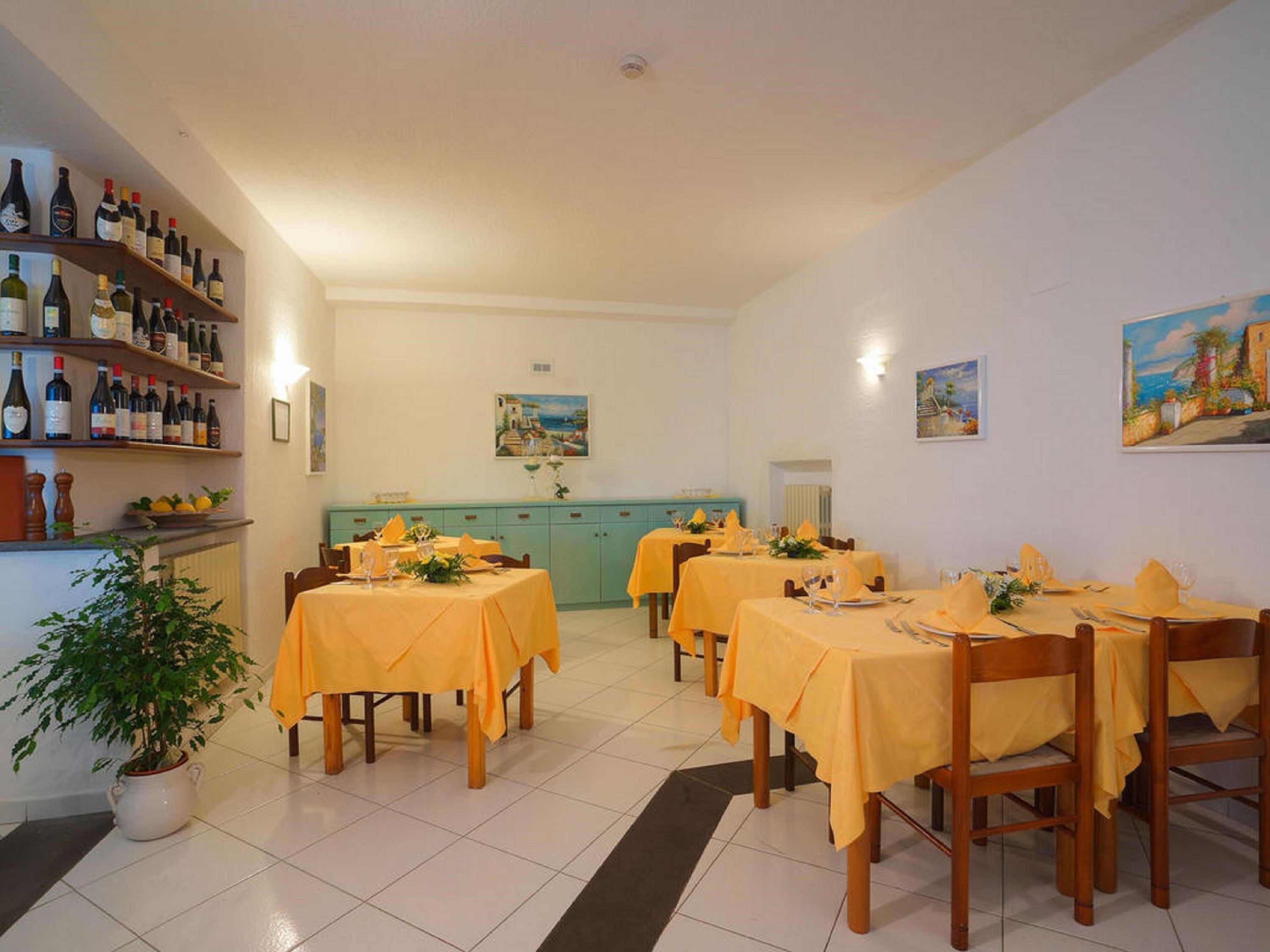 breakfast, lunch and dinner served