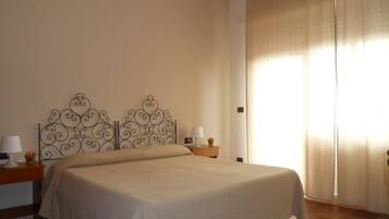 Chambre Panoramique Double ou avec lits jumeaux | Wi-Fi gratuit, draps fournis