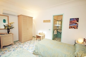 Premium bedding, down duvets, blackout curtains, iron/ironing board - Cavalluccio Marino (Anacapri)