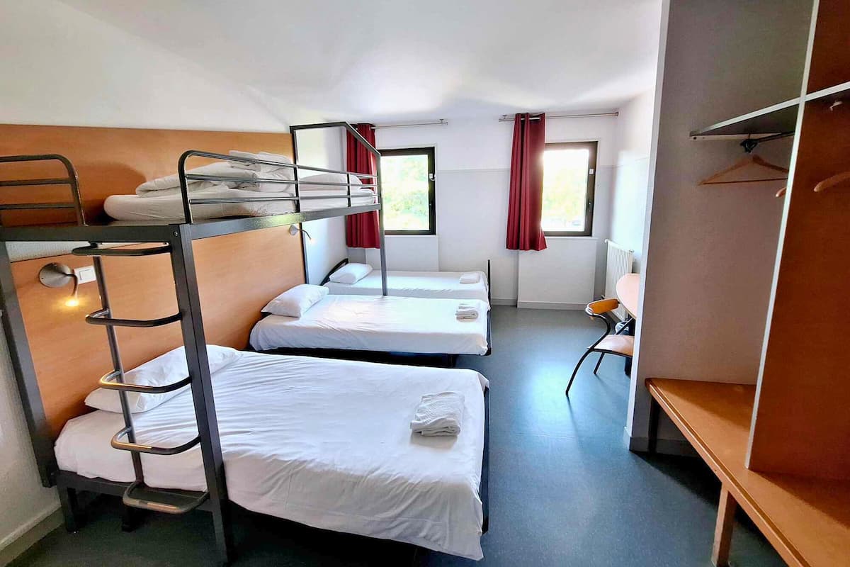 Quadrupla Basic, bagno privato | Una scrivania, tende oscuranti, insonorizzazione