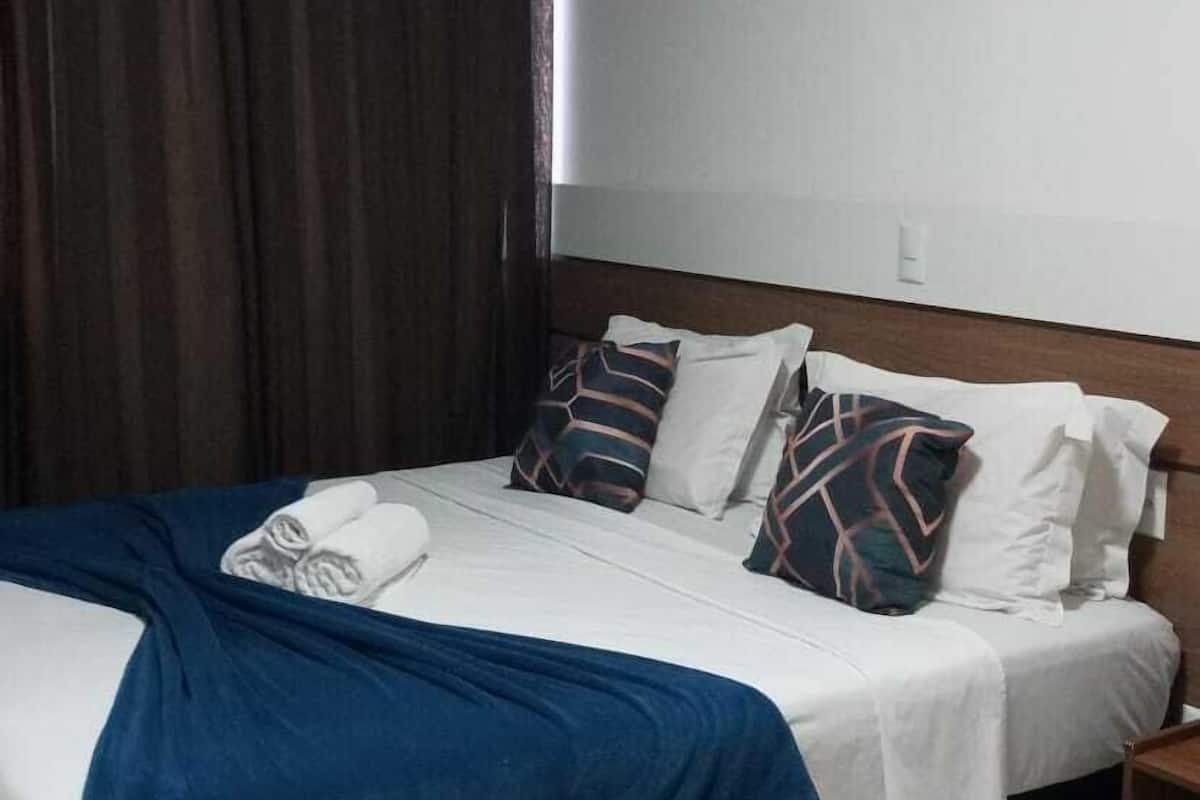 Standard Single Room, Courtyard View | Bathroom | Shower, rainfall showerhead, free toiletries, hair dryer