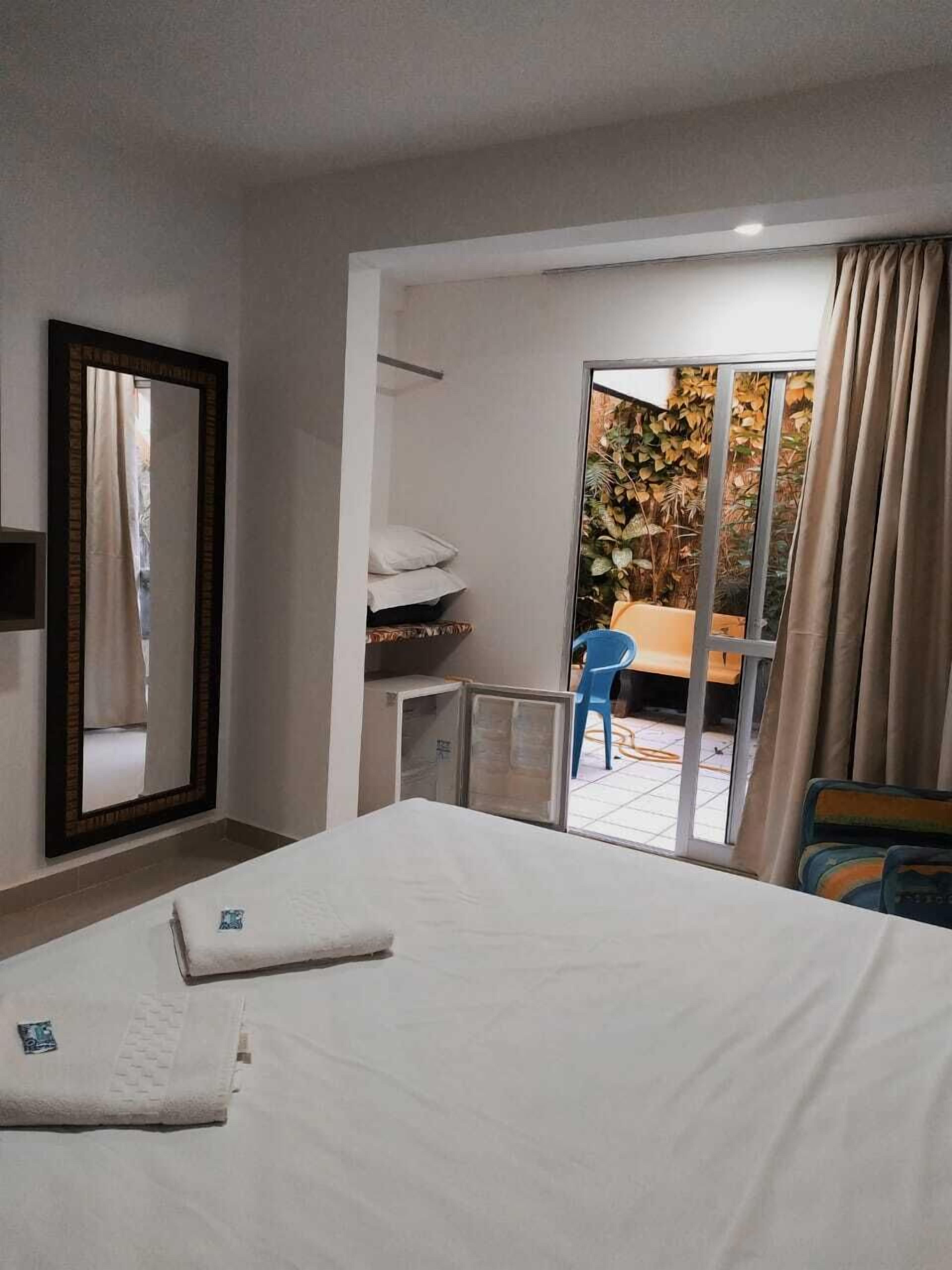 Phòng đôi hoặc 2 giường đơn Cao cấp | 4 phòng ngủ, nệm Select Comfort, minibar, két bảo mật tại phòng 