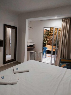 Kahden hengen luksushuone (yksi tai kaksi sänkyä) | 4 makuuhuonetta, Select Comfort -patjalliset sängyt, minibaari