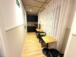 32-inch flat-screen TV with digital channels, TV - MuchoMadrid (Madrid)