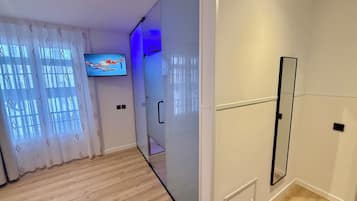 Superior Double Room, 1 Double Bed, Balcony, City View | Desk, soundproofing, free WiFi, bed sheets