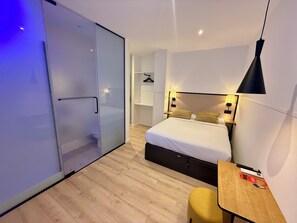 Chambre Double Supérieure, 1 lit double, balcon, vue ville