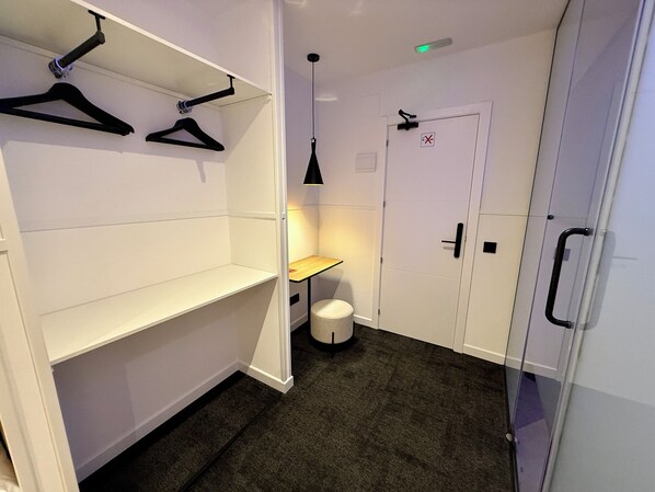 Standard Triple Room, 3 Twin Beds, Balcony, City View | Desk, soundproofing, free WiFi, bed sheets