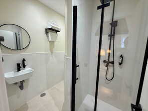 Superior Double Room, 1 Double Bed, Private Bathroom, City View | Bathroom | Shower, hair dryer, towels