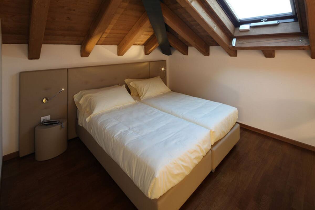 أغطية فراش متميزة وألحفة محشوة بالريش وأسرّة بإسفنج يتكيف مع شكل الجسم