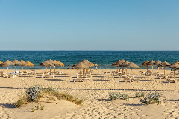 Sur la plage, sable blanc