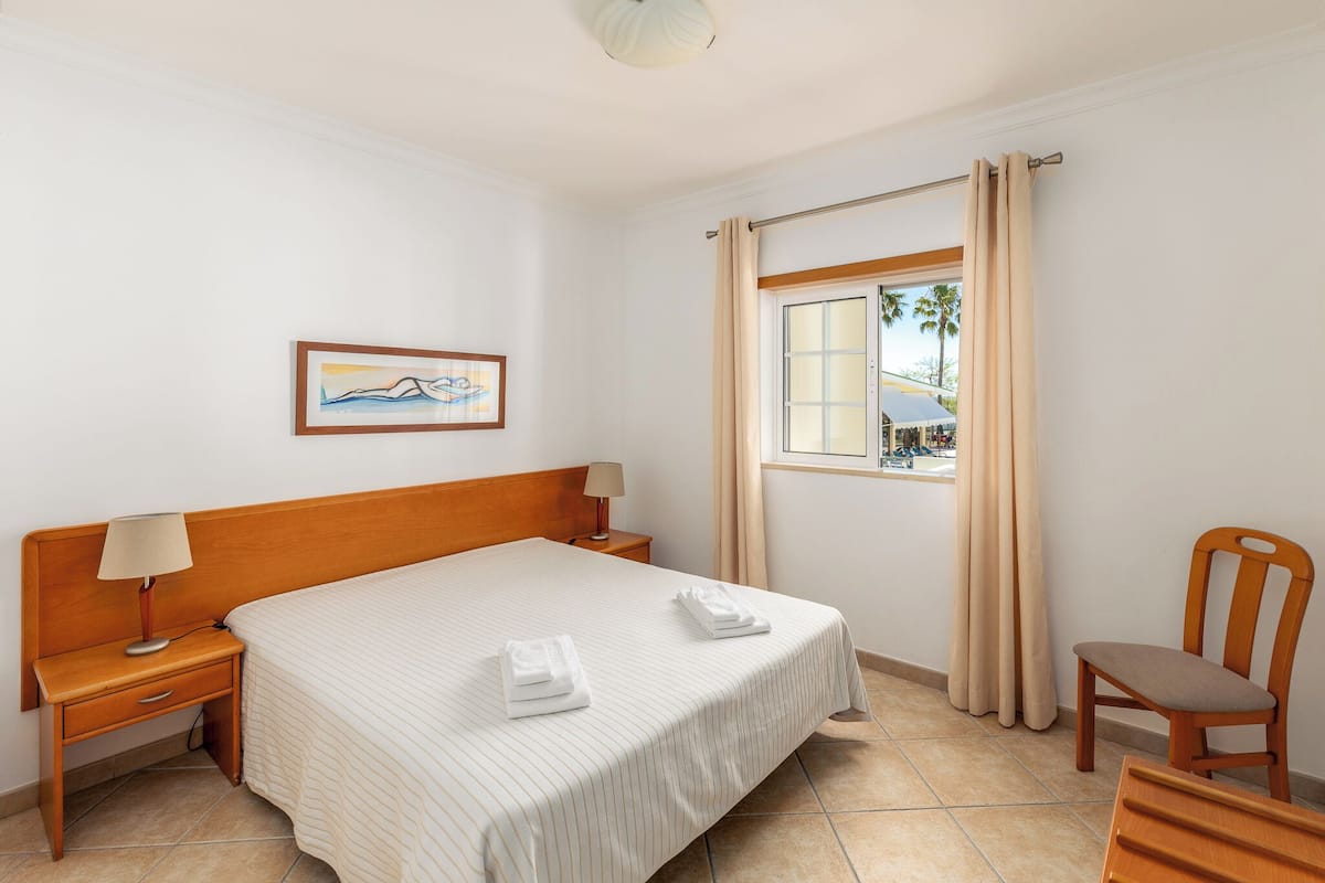 Standard-Apartment, 2 Schlafzimmer | 1 Schlafzimmer, Zimmersafe, Verdunkelungsvorhänge