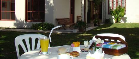 Free daily continental breakfast