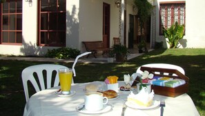 Desayuno continental gratuito y diario