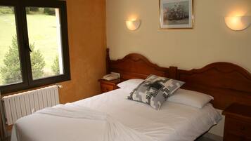 Superior Room, 1 Bedroom | Desk, laptop workspace, free WiFi, bed sheets