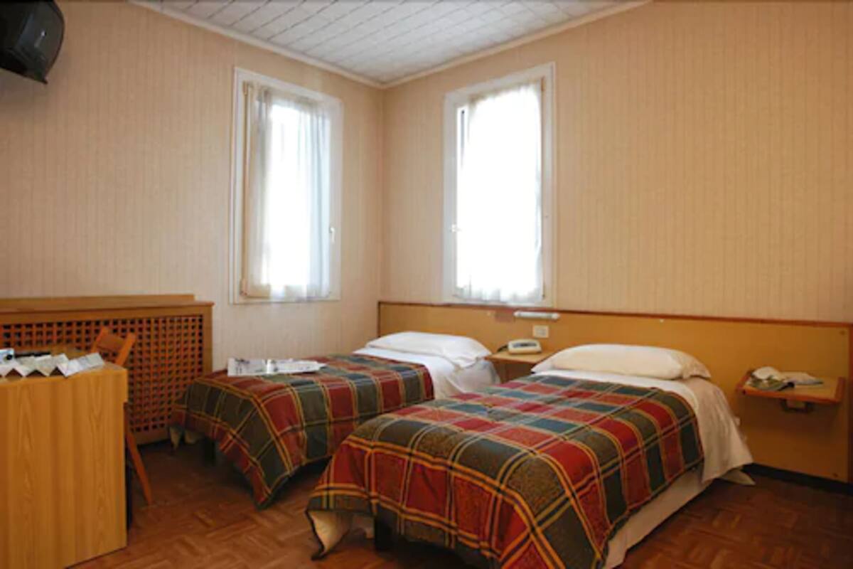 Doppel- oder Zweibettzimmer