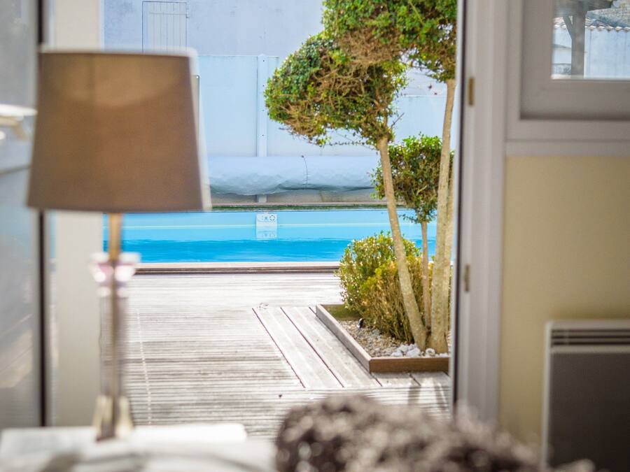 Comfort Double Room | Peti besi dalam bilik, meja, kalis bunyi, seterika/papan seterika