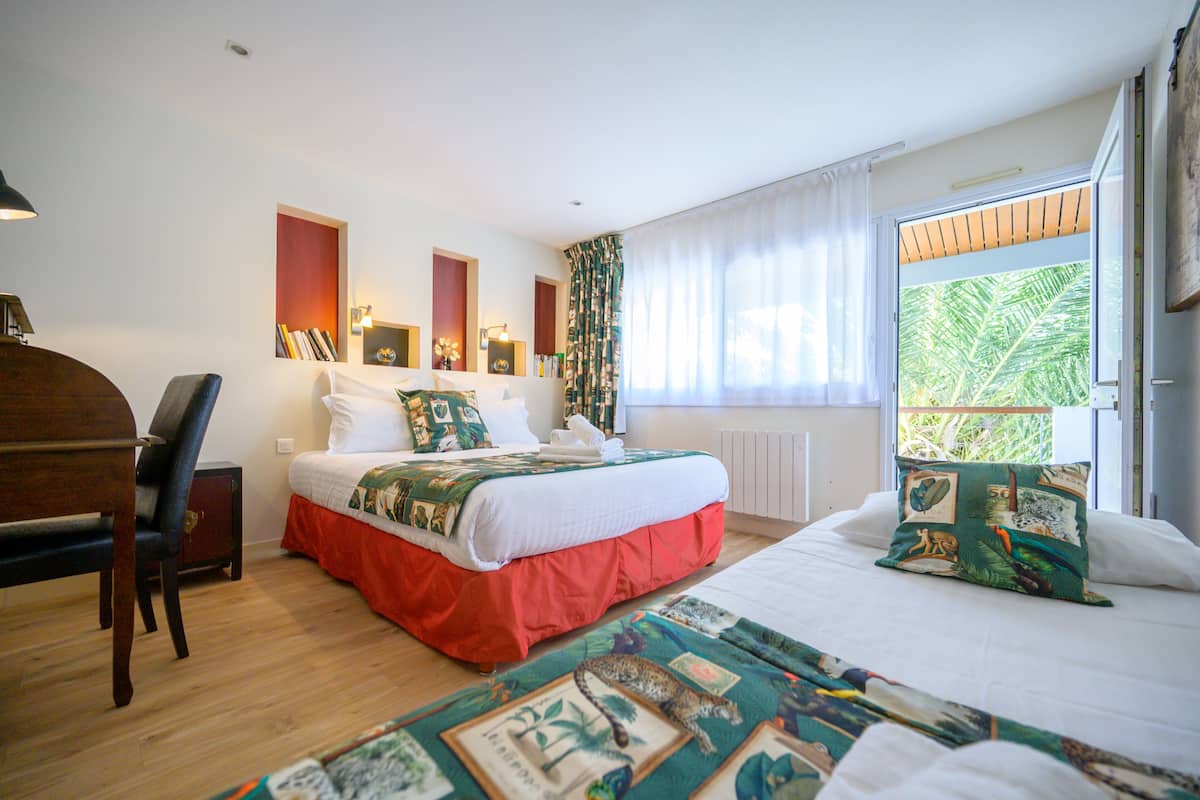 Comfort Triple Room | Peti besi dalam bilik, meja, kalis bunyi, seterika/papan seterika