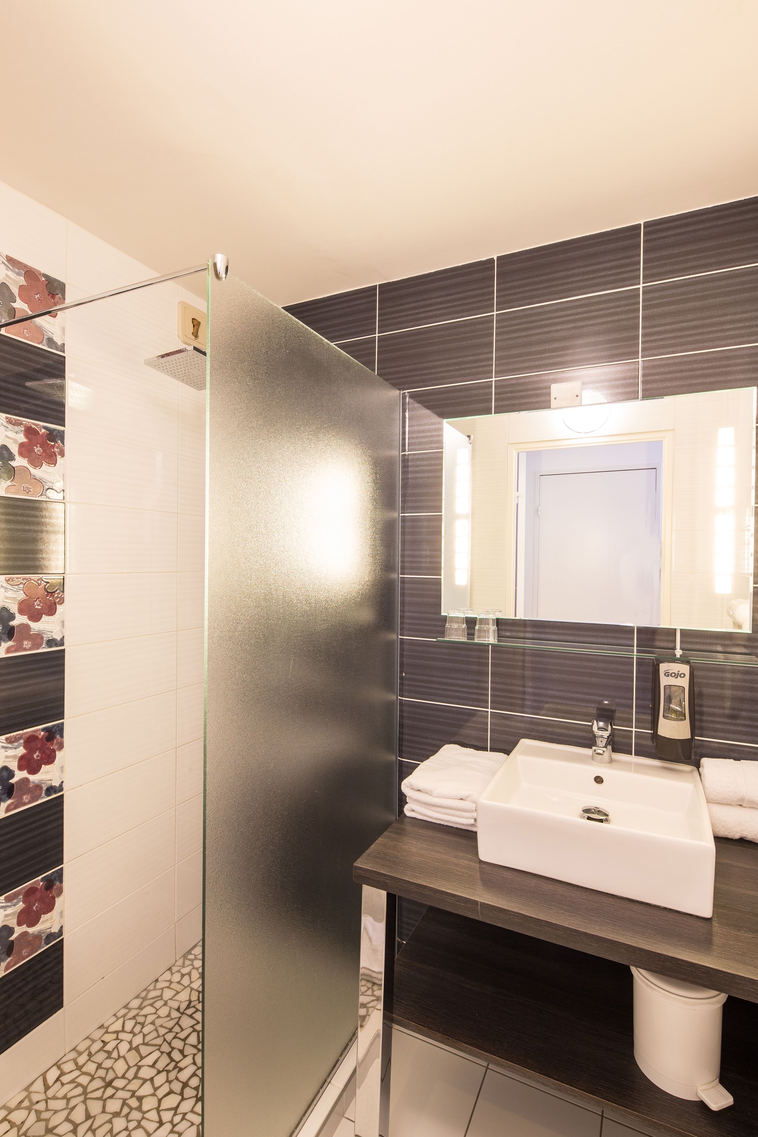 twin room | bathroom | free toiletries, hair dryer, towels