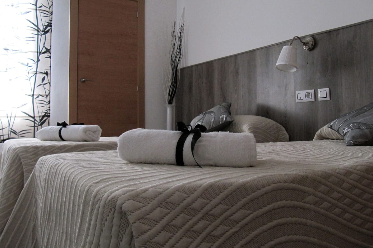 Double Room, Courtyard View | Memory foam beds, desk, blackout drapes, free cribs/infant beds