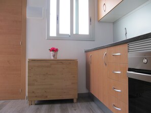 Apartment, 1 Bedroom, Sea View | Private kitchen - Hostal Pensió Maricel (Sitges)