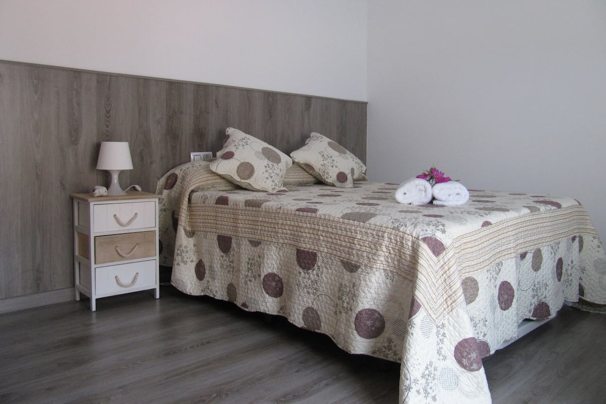 Apartment, 1 Bedroom, Sea View | Memory foam beds, desk, blackout drapes, free cribs/infant beds