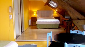 Room - Auberge Saint Martin (Surville)