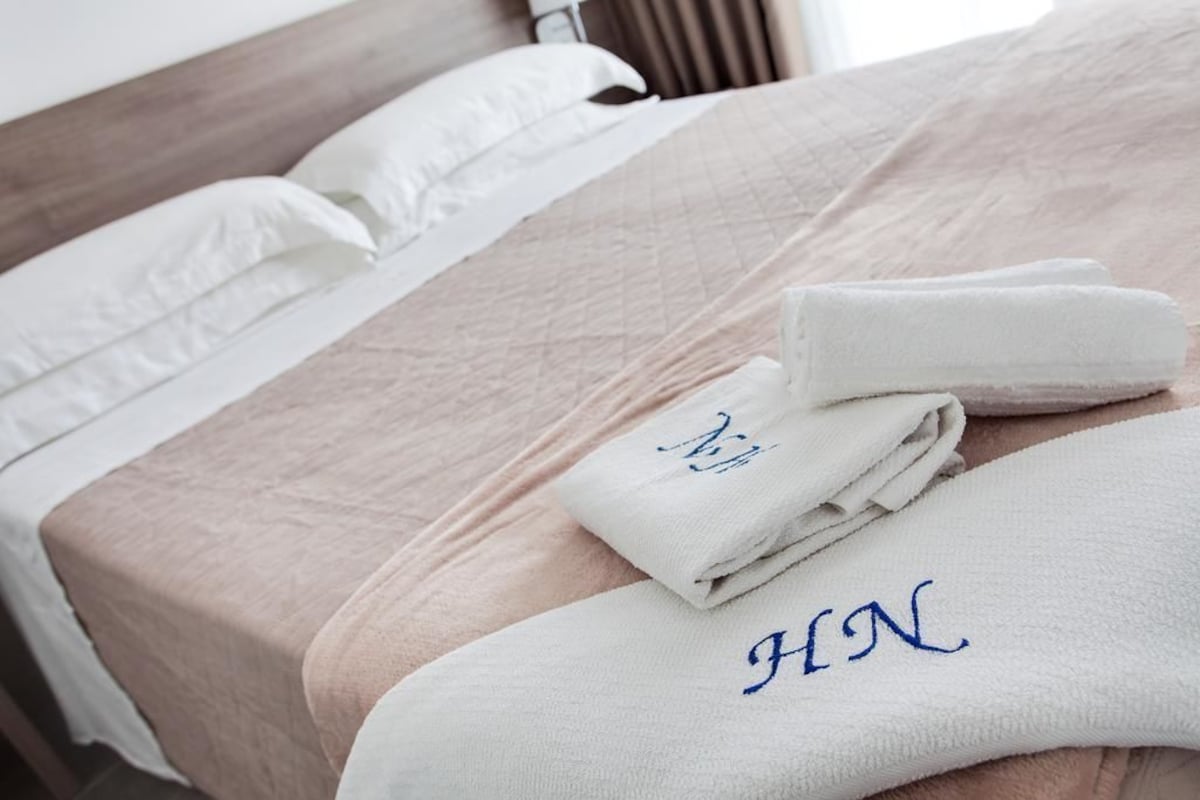 Premium bedding, in-room safe, cots/infant beds, free WiFi