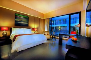 Premier Room | In-room safe, blackout drapes, free WiFi, bed sheets