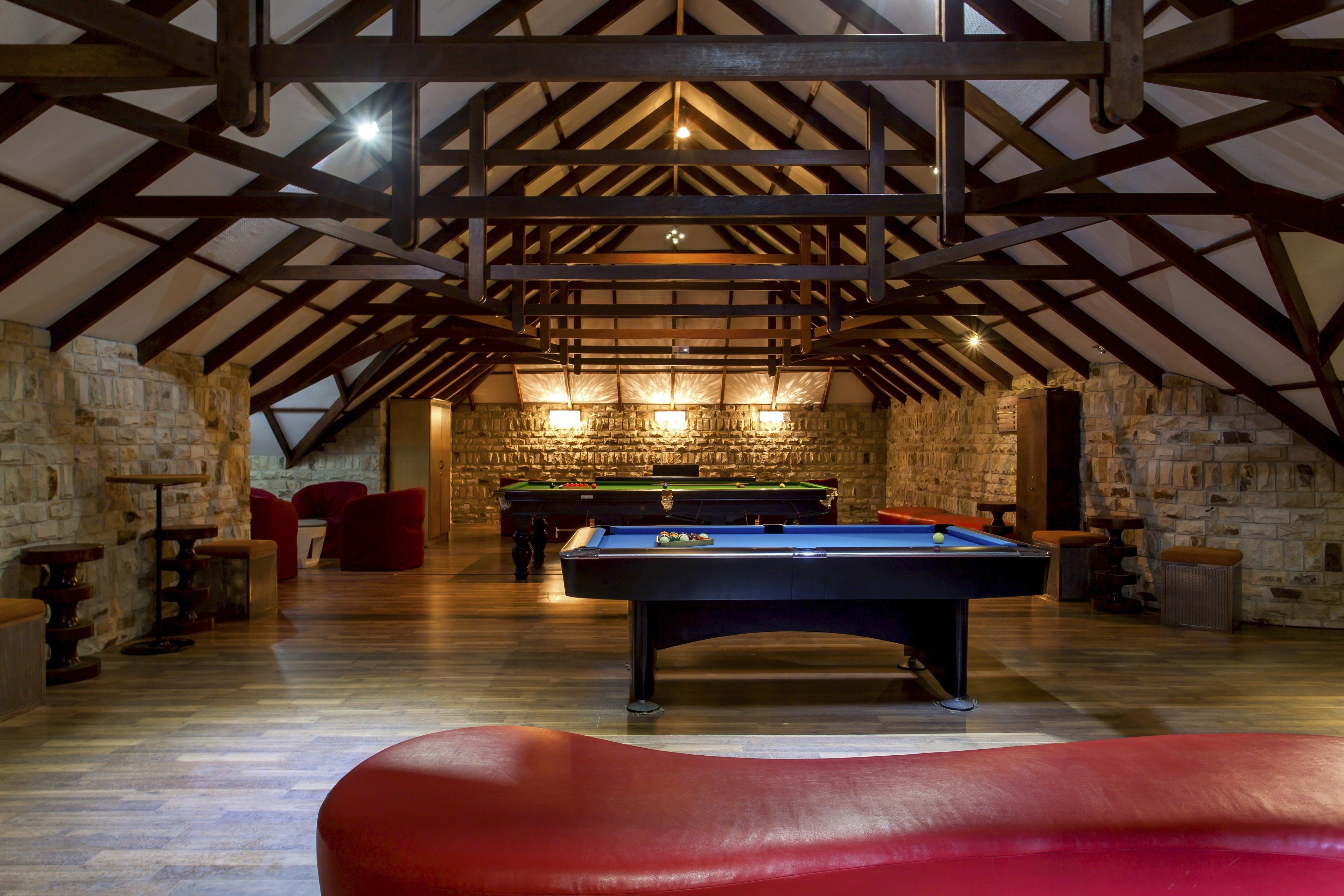 3 restaurants, lunch, dinner served; international cuisine