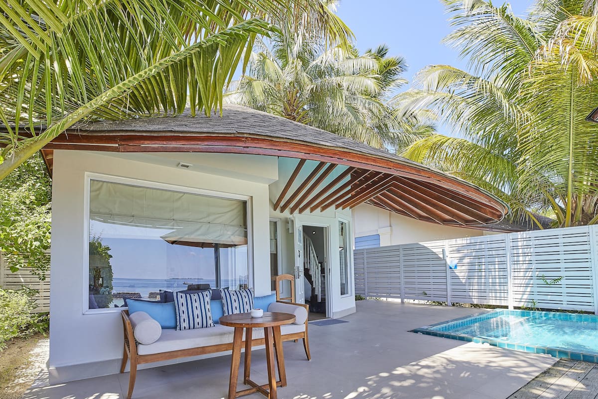 Biệt thự Club, 2 phòng ngủ (Beach Pool) | Minibar với thức ăn, đồ uống miễn phí, két bảo mật tại phòng, bàn