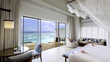 Minibar (mit einigen kostenlosen Artikeln), Zimmersafe, Schreibtisch