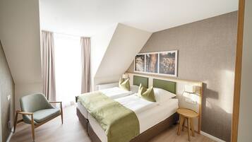 Standard-Doppelzimmer, 1 Schlafzimmer, Gartenblick | Allergikerbettwaren, Zimmersafe, kostenloses WLAN, Bettwäsche