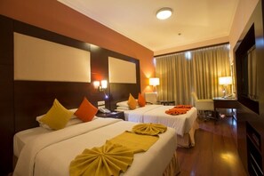 ห้องเอ็กเซ็กคิวทีฟดับเบิลหรือทวิน | มินิบาร์, ตู้นิรภัยในห้องพัก, โต๊ะทำงาน, ห้องเก็บเสียง