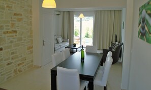 Flatskjerm-TV og DVD-spiller