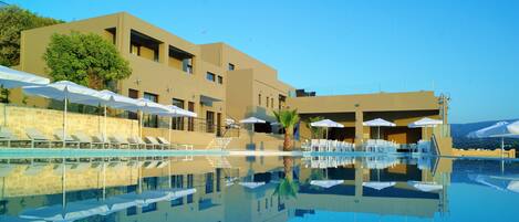 Indoor pool, outdoor pool, free cabanas, pool umbrellas