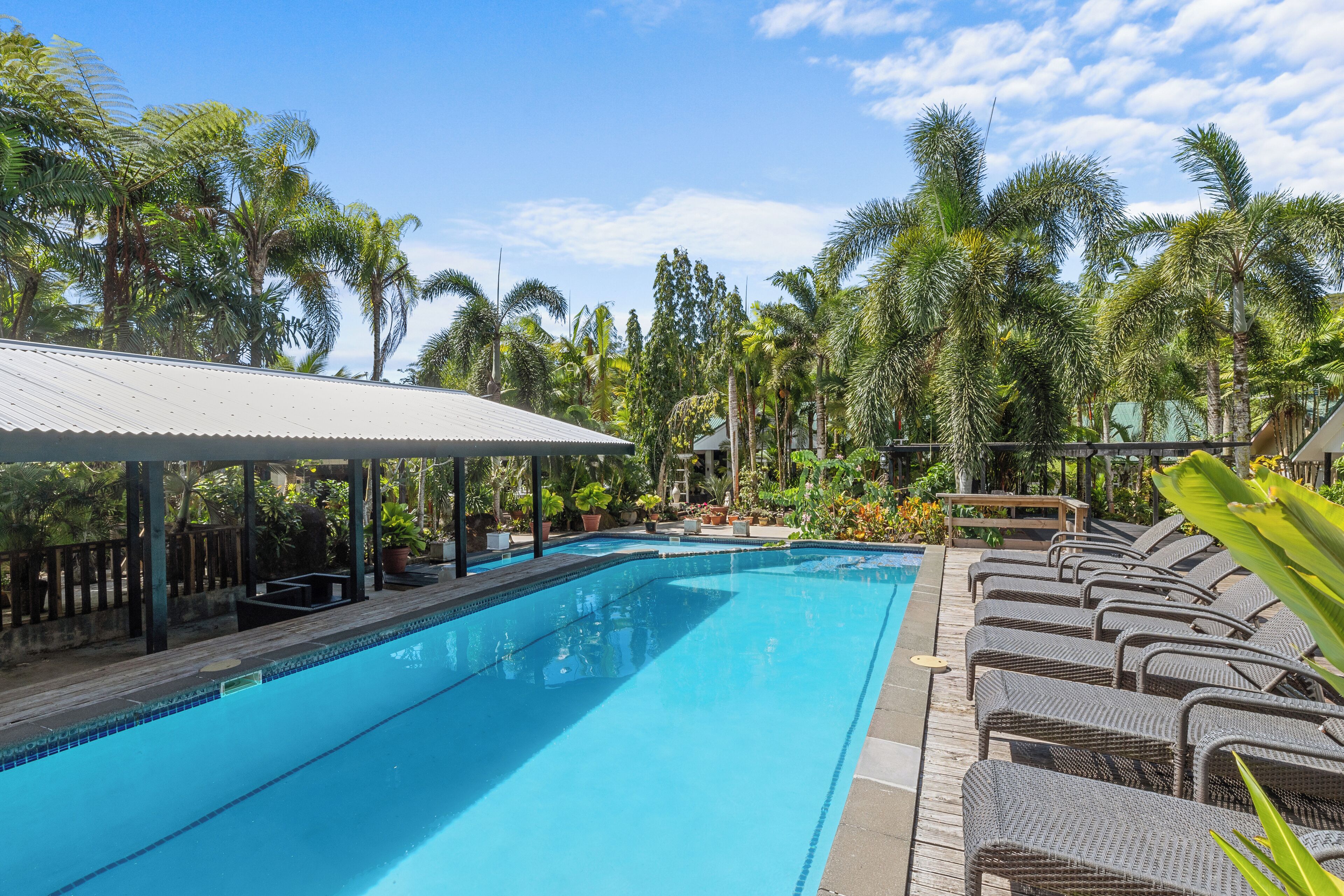 2 outdoor pools, sun loungers
