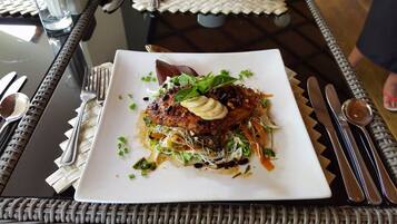 2 restaurants, breakfast served