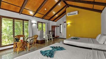 Quarto casal standard, 2 camas Queen | 1 quarto, cofres nos quartos, individualmente decorados