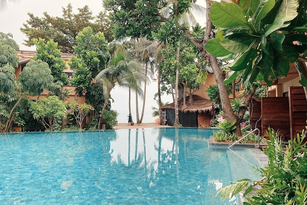 Outdoor pool, pool umbrellas, sun loungers