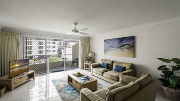 LĂ€genhet - 2 sovrum | Vardagsrum | Platt-tv och dvd-spelare