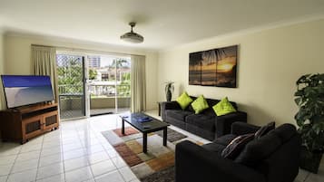 LĂ€genhet - 2 sovrum | Vardagsrum | Platt-tv och dvd-spelare