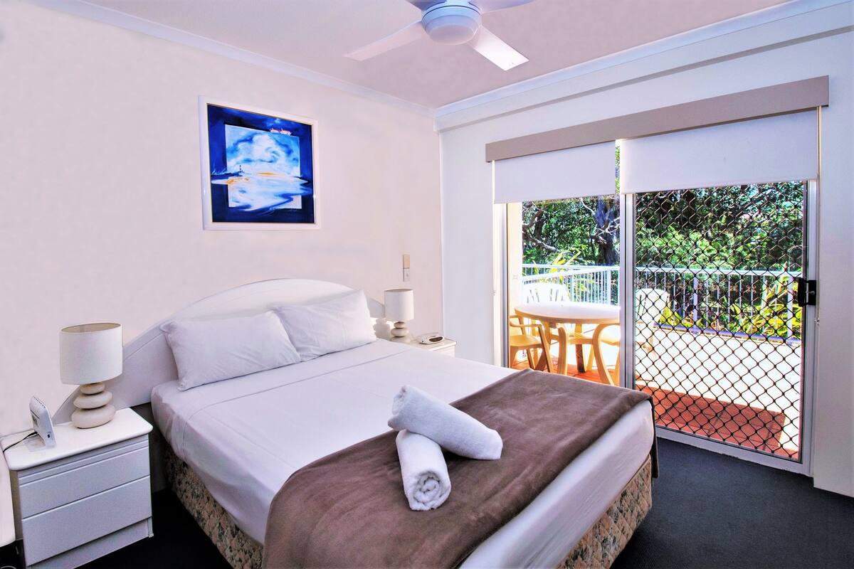 Appartement, 2 chambres, vue jardin (Air Con) | Literie de qualité supérieure, bureau, fer et planche à repasser