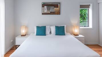 Ropa de cama de alta calidad y escritorio