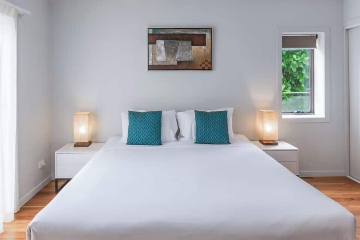 1 bedroom, premium bedding, desk, laptop workspace