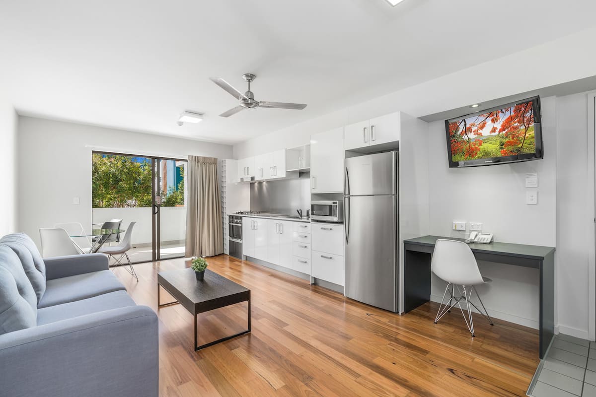 Suite, 1 Bedroom | Private kitchen