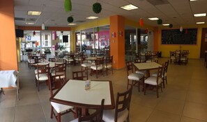 Breakfast, lunch, dinner and brunch served - Hotel Palacio (Córdoba)
