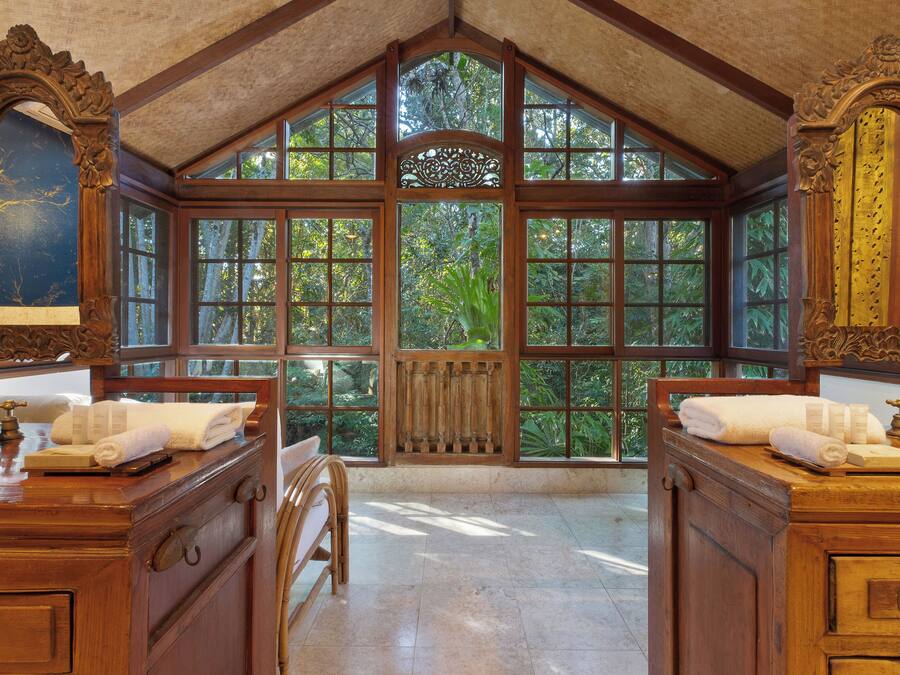 Grand Buree | Bathroom | Free toiletries, hair dryer, bathrobes, towels